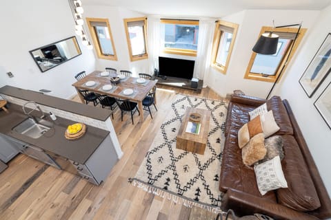Condo, 2 Bedrooms | Living area