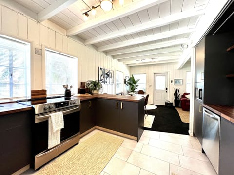 Kitchen- Air fryer stove! 