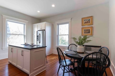 Renovated Gourmet Kitchen ~ Seating for 6-8 ~ All Dishes, Pots/Pans, Utensils and Glassware Provided