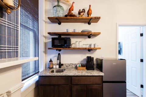 Kitchenette, Microwave, Fridge/Freezer, Keurig, Dishes, Utensils