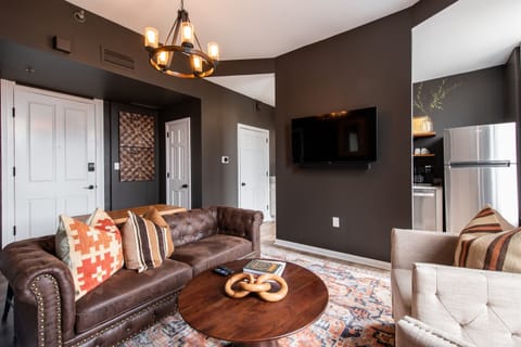 Woodford Reserve Living Room, 55” Smart TV, Bistro Table for 4.