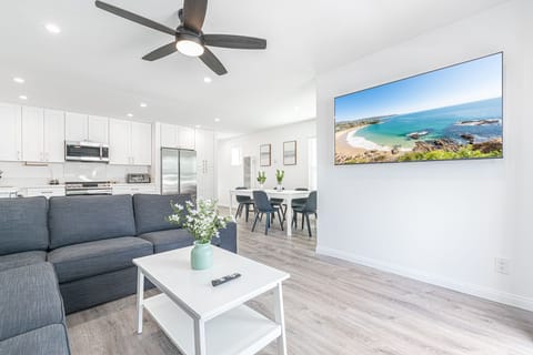 The perfect downstairs getaway for small family groups looking to enjoy the seaside!
                