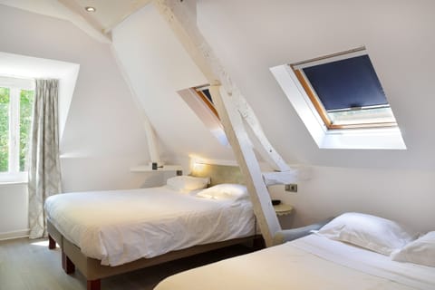 Family Room, Multiple Beds | Desk, soundproofing, free cribs/infant beds, free WiFi