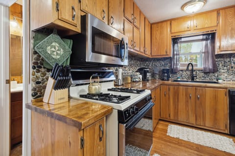 Gas range with microwave above. Oven door is a little heavy.