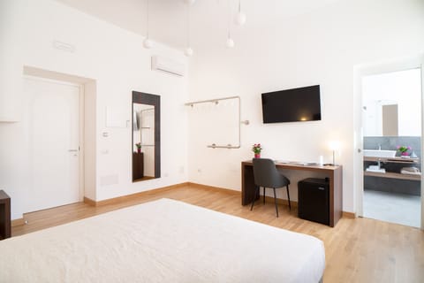 Deluxe Triple Room, Non Smoking, Ensuite | Frette Italian sheets, premium bedding, down comforters