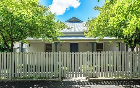 The Sampson Haven | Luxe Getaway, Pet Friendly