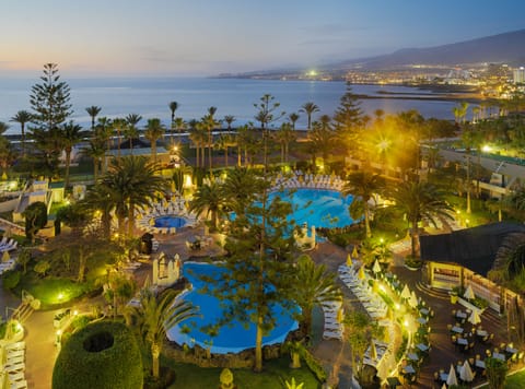 2 outdoor pools, pool umbrellas, sun loungers