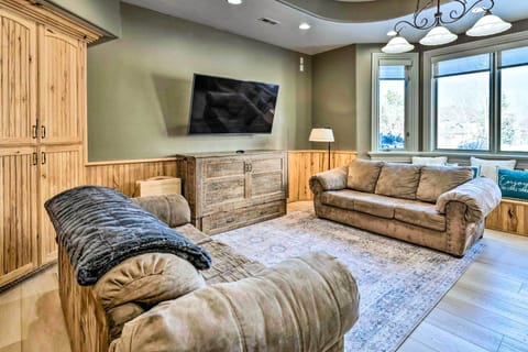 Sandy Vacation Rental | 1BR + Bonus Room | 1BA | Step-Free Access | 1,368 Sq Ft