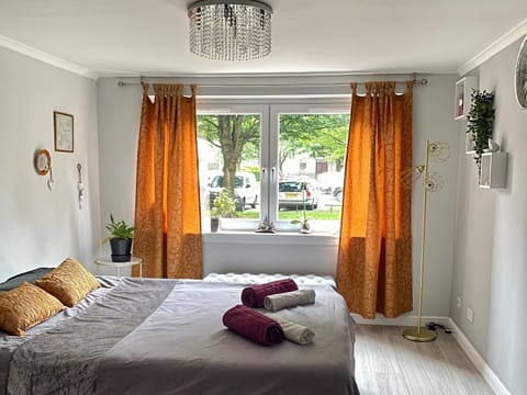 Apartment | 2 bedrooms, iron/ironing board, free WiFi, bed sheets