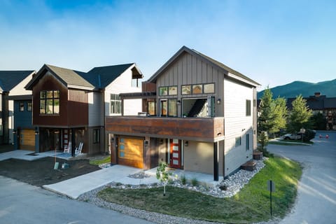 Welcome home to Flat Tops Hideaway
