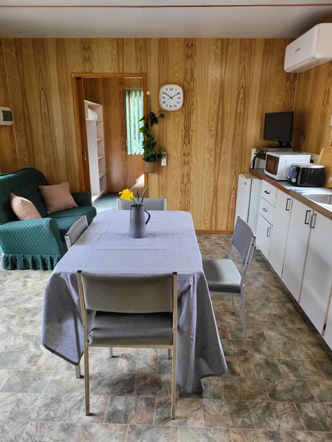 Comfort Cabin | In-room dining