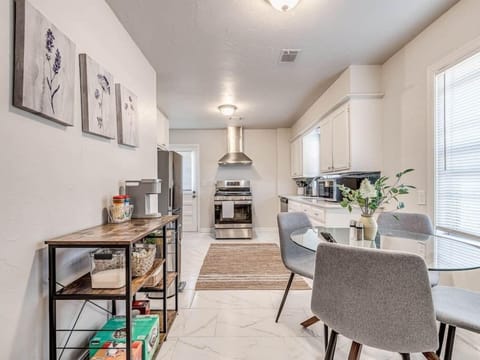 Dining and coffee bar