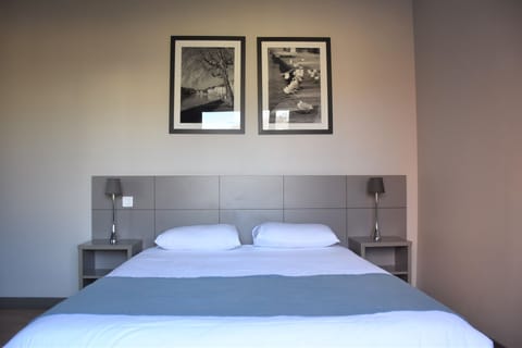 Welcome to our modern 19m2 room in Lyon.