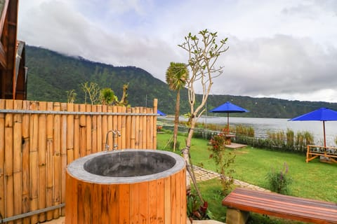 Rumah Segitiga | Bathroom | Shower, free toiletries, towels, soap