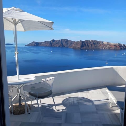 Suite Caldera View Private Jetted Tub | Balcony