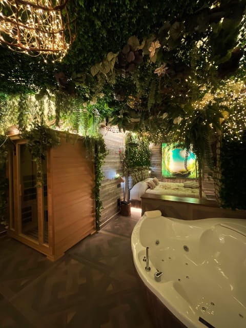 Premium Room, Sauna | Premium bedding, down comforters, memory foam beds, minibar