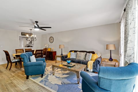 767 Queens Grant | Living Room - 767 Queens Grant | Living Room