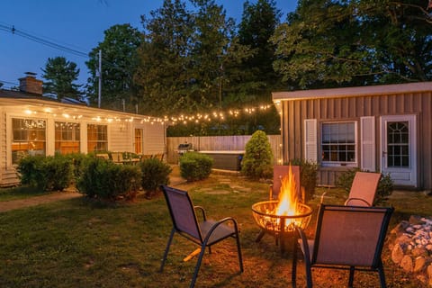 Nice cozy fire-pit to make s'mores after a long day at the beach or after dinner