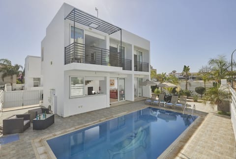 Villa PE18, Beautiful 3BDR Kapparis Villa, walking distance to the beach