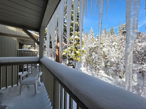 Condo, 2 Bedrooms | Property grounds
