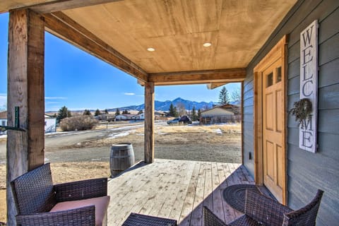 Livingston Vacation Rental | 3BR | 2.5BA | 2,500 Sq Ft | Stairs Required