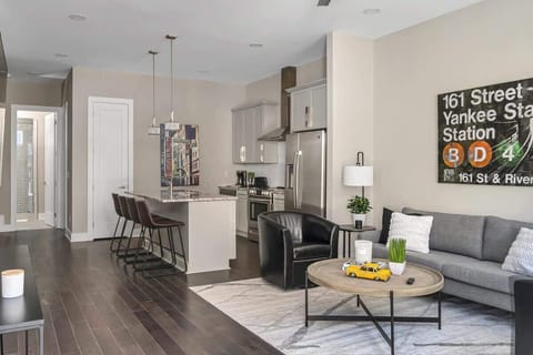 Flowing open-concept home with room for everyone to unwind!