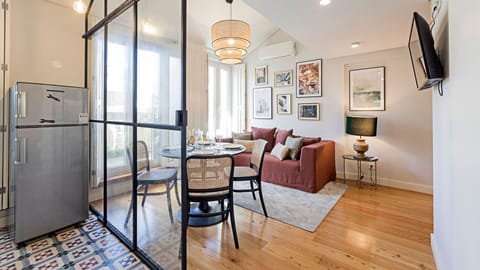 Overview of the living area, that counts with a comfortable couch, a dining area, an AC unit and TV. You'll feel right at home #wonderful #elegant