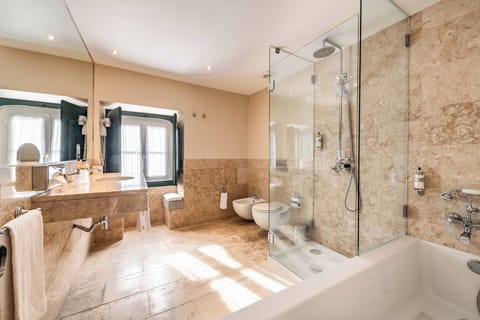 Superior Room, Balcony | Bathroom | Combined shower/tub, eco-friendly toiletries, hair dryer, bathrobes