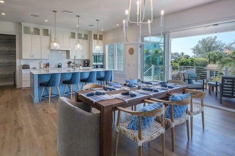 Custom dining and kitchen area