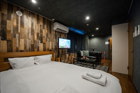 Business Double or Twin Room | Desk, blackout drapes, soundproofing, iron/ironing board