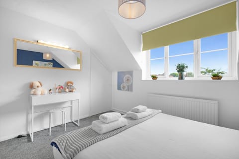 House, 1 Bedroom | 1 bedroom, bed sheets