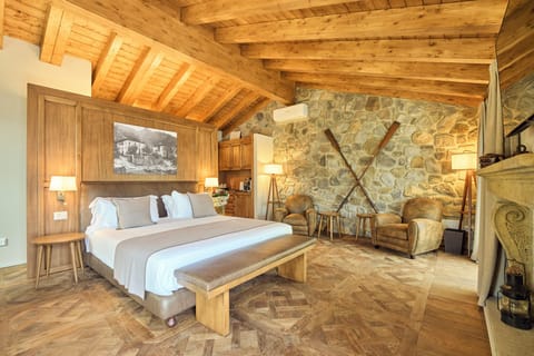 Panoramic Studio Suite, Terrace, Lake View | Premium bedding, down comforters, Select Comfort beds, minibar