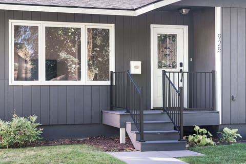 Front Deck and Entry