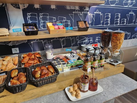 Daily buffet breakfast for a fee