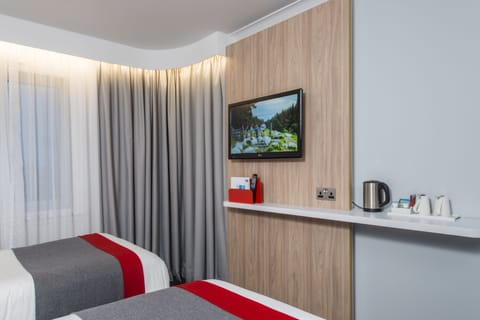 Standard Room, 2 Twin Beds (with Free Hot Breakfast) | Desk, laptop workspace, blackout drapes, iron/ironing board