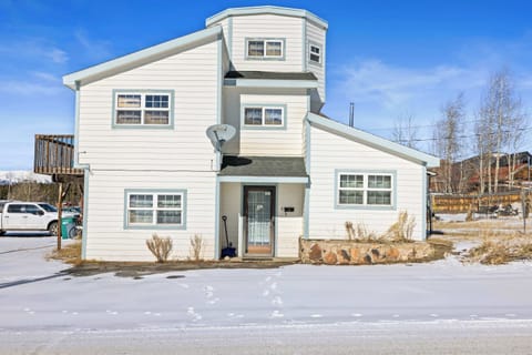 【Exterior】 Multi-level home on E 12th — north edge of downtown, 8 min walk to Harrison Ave.