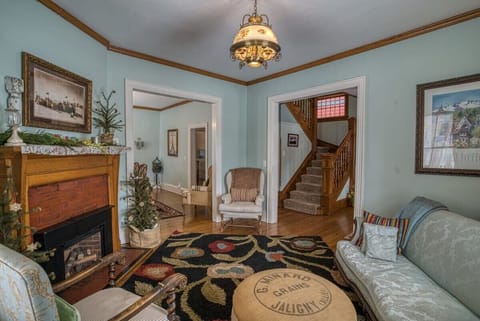 【Sitting Room】Second informal sitting room — pull a card game while the kids watch a movie elsewhere.