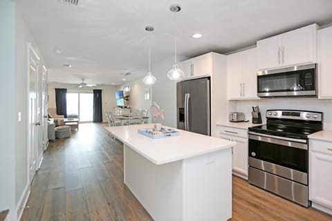 House, Multiple Beds (Mimis Place) | Private kitchen | Oven, toaster