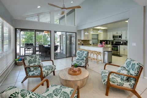 Spend your mornings while browsing your fave book or sipping a hot cup of coffee around the sitting area between the kitchen and the inviting pool!