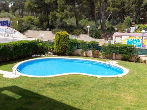 Water, Plant, Swimming Pool, Building, Tree, Urban Design, Outdoor Furniture, Shade, Grass, Leisure