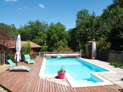 Water, Sky, Property, Tree, Building, Swimming Pool, Azure, Body Of Water, Leisure, Urban Design