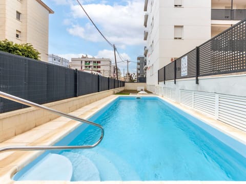 Water, Building, Cloud, Sky, Window, Swimming Pool, Line, Composite Material, Leisure, Real Estate