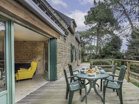 Property, Building, Furniture, Comfort, Azure, Interior Design, Window, Wood, Bed Frame, Pillow