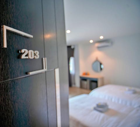 Deluxe Quadruple Room | Egyptian cotton sheets, premium bedding, memory foam beds, minibar