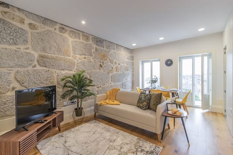 Deluxe Studio | Living area | Flat-screen TV