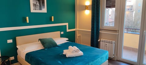 Superior with Balcony | In-room safe, desk, soundproofing, WiFi (free)