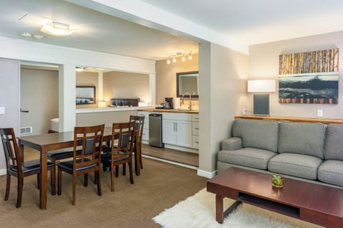 Salt Spring | Living area | Flat-screen TV