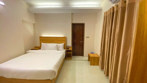 Superior Double Room | Soundproofing, free WiFi, bed sheets