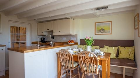 Kitchen, Swift Cottage, Bolthole Retreats