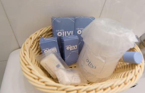 Standard Triple Room, Balcony, Garden View | Bathroom | Rainfall showerhead, free toiletries, hair dryer, bidet